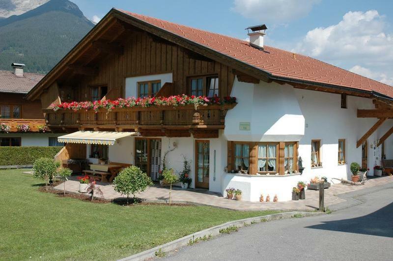 Ferienwohnung Haus Guem Ehrwald Exterior foto
